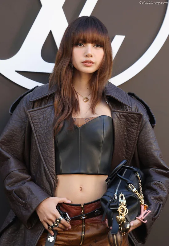 Lisa  BLΛƆKPIИK (Blackpink) photo 19 of 6190