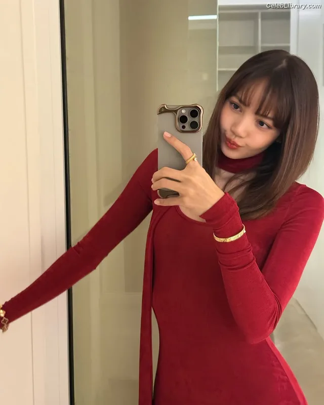 Lisa  BLΛƆKPIИK (Blackpink) photo 14 of 6190