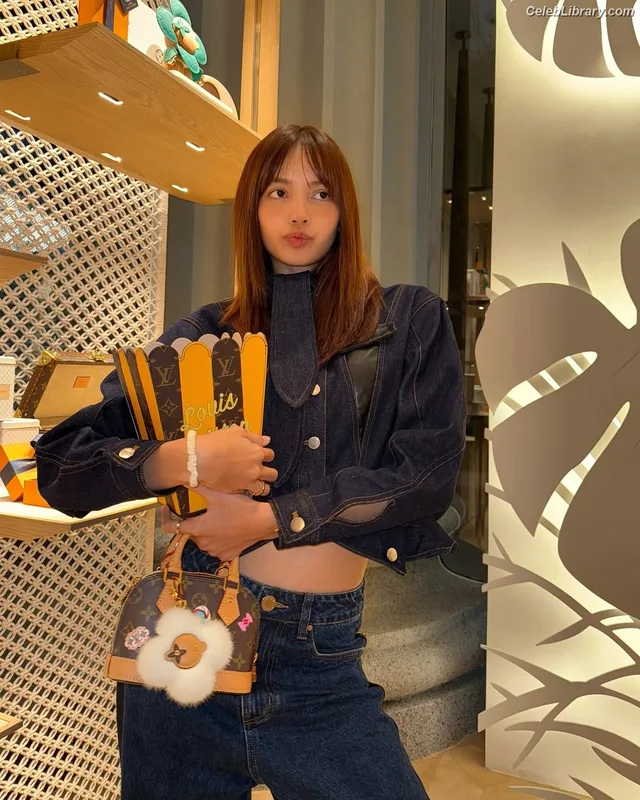 Lisa  BLΛƆKPIИK (Blackpink) photo 20 of 6190