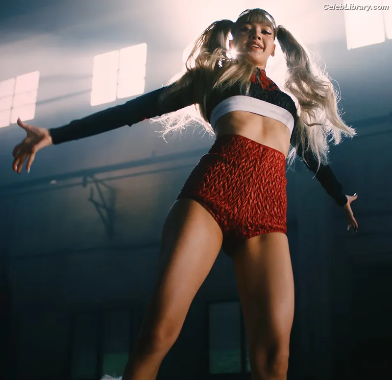 Lisa BLΛƆKPIИK (Blackpink) photo 6 of 6190