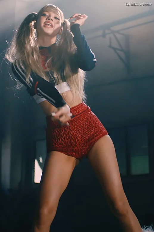 Lisa BLΛƆKPIИK (Blackpink) photo 8 of 6190