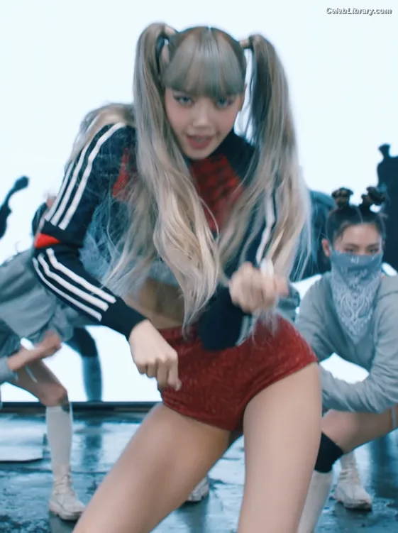 Lisa BLΛƆKPIИK (Blackpink) photo 10 of 6190