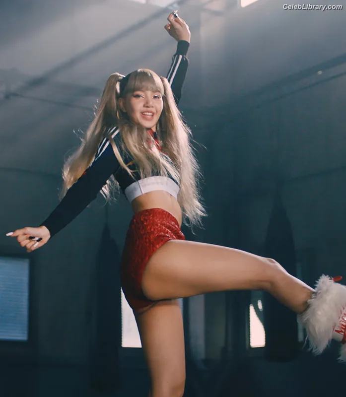 Lisa BLΛƆKPIИK (Blackpink) photo 13 of 6190