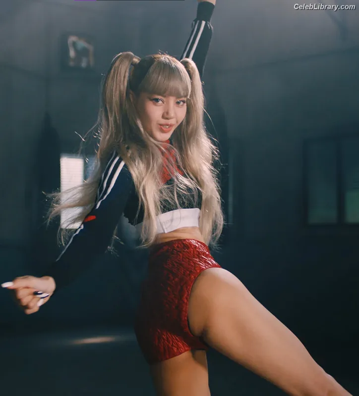 Lisa BLΛƆKPIИK (Blackpink) photo 17 of 6190