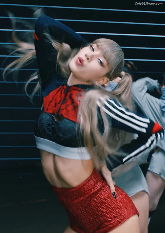 Lisa BLΛƆKPIИK (Blackpink) photo 21 of 6190