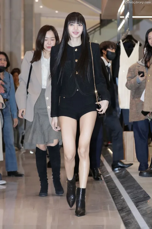 Lisa BLΛƆKPIИK (Blackpink) photo 6 of 6190