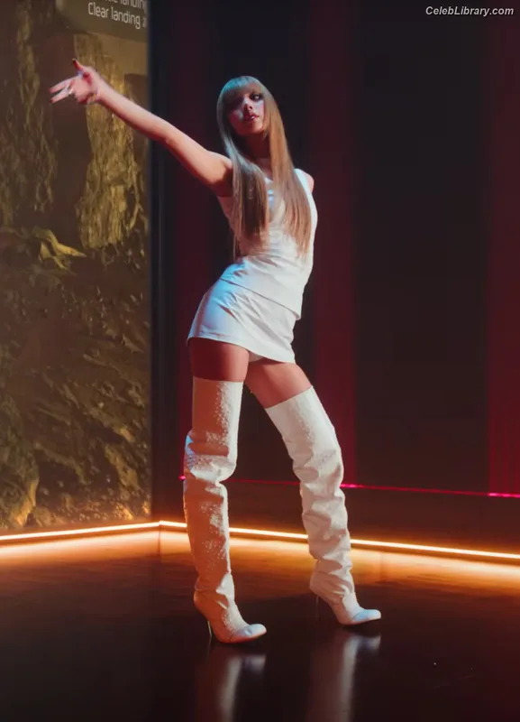 Lisa BLΛƆKPIИK (Blackpink) photo 18 of 6190