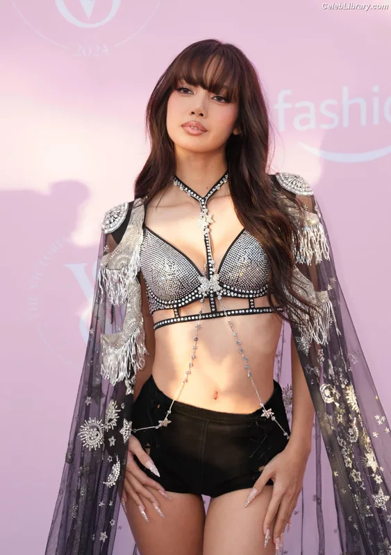 Lisa  BLΛƆKPIИK (Blackpink) photo 3 of 6190