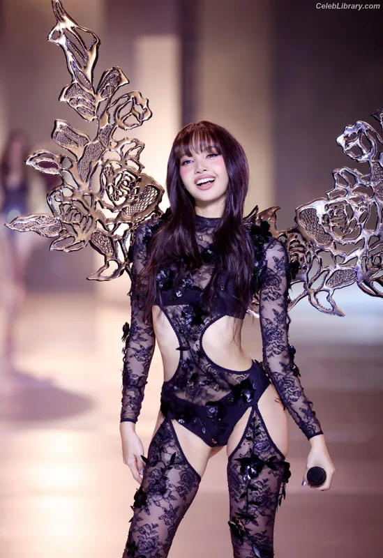 Lisa  BLΛƆKPIИK (Blackpink) photo 10 of 6190
