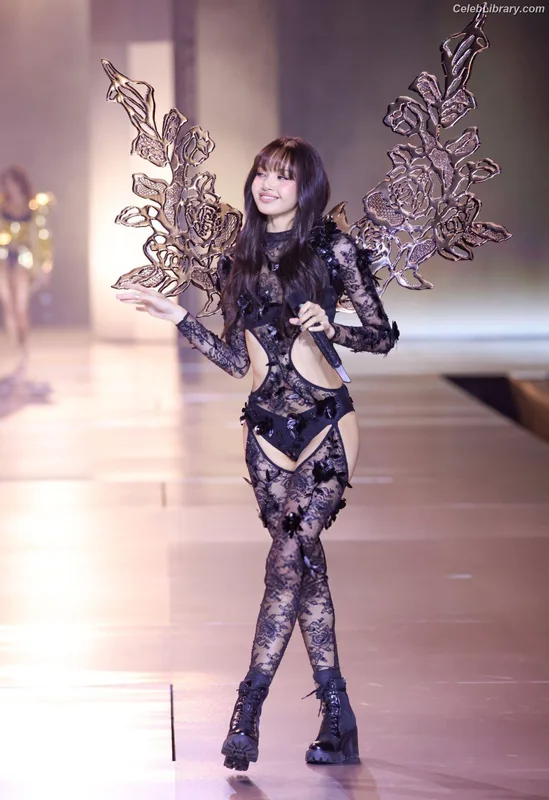 Lisa  BLΛƆKPIИK (Blackpink) photo 20 of 6190