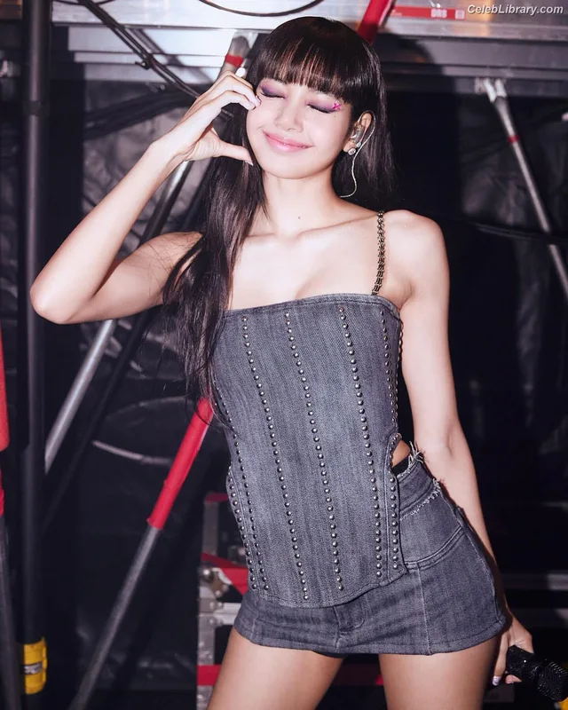 Lisa  BLΛƆKPIИK (Blackpink) photo 21 of 6190