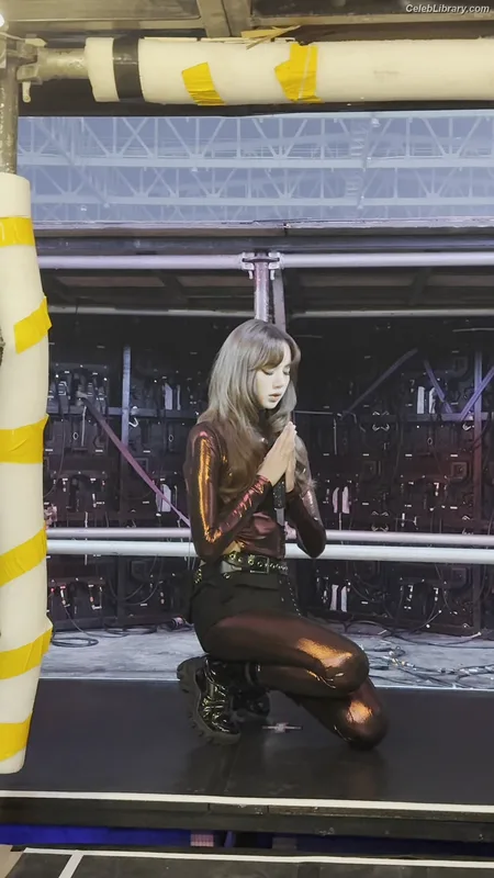 Lisa  BLΛƆKPIИK (Blackpink) photo 13 of 6190
