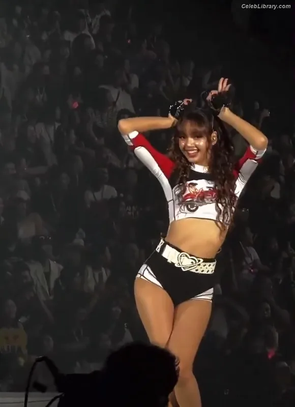 Lisa  BLΛƆKPIИK (Blackpink) photo 24 of 6190