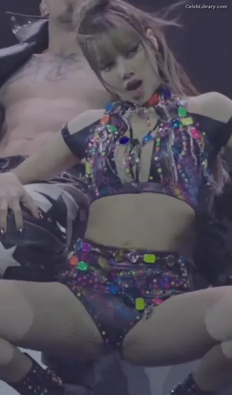 Lisa  BLΛƆKPIИK (Blackpink) photo 7 of 6190