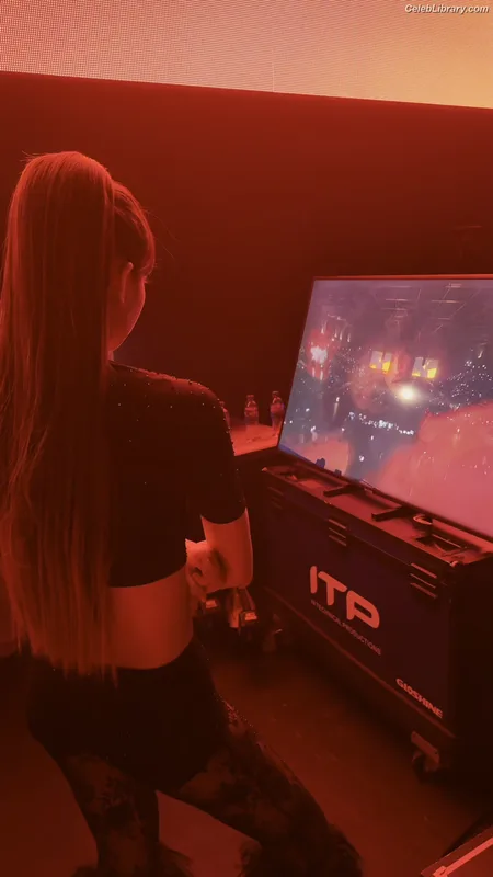 Lisa  BLΛƆKPIИK (Blackpink) photo 1 of 6190