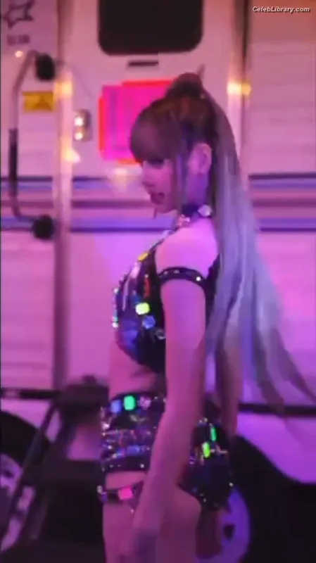 Lisa BLΛƆKPIИK (Blackpink) photo 16 of 6190