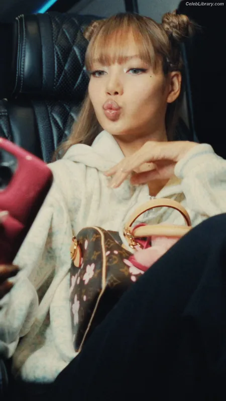 Lisa  BLΛƆKPIИK (Blackpink) photo 16 of 6190