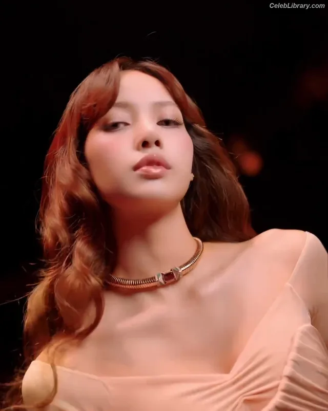 Lisa  BLΛƆKPIИK (Blackpink) photo 13 of 6190