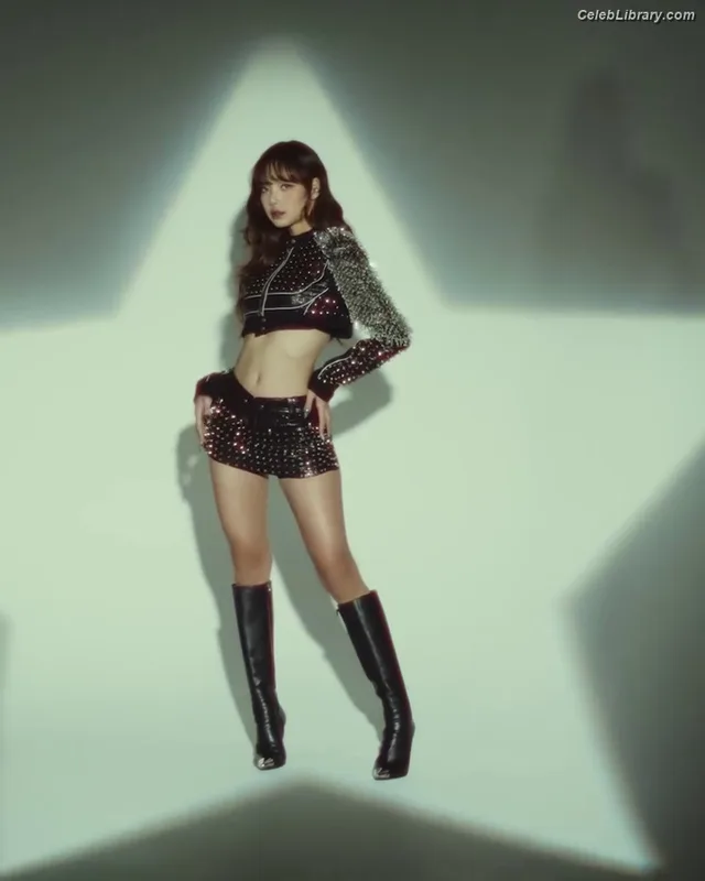 Lisa  BLΛƆKPIИK (Blackpink) photo 19 of 6190