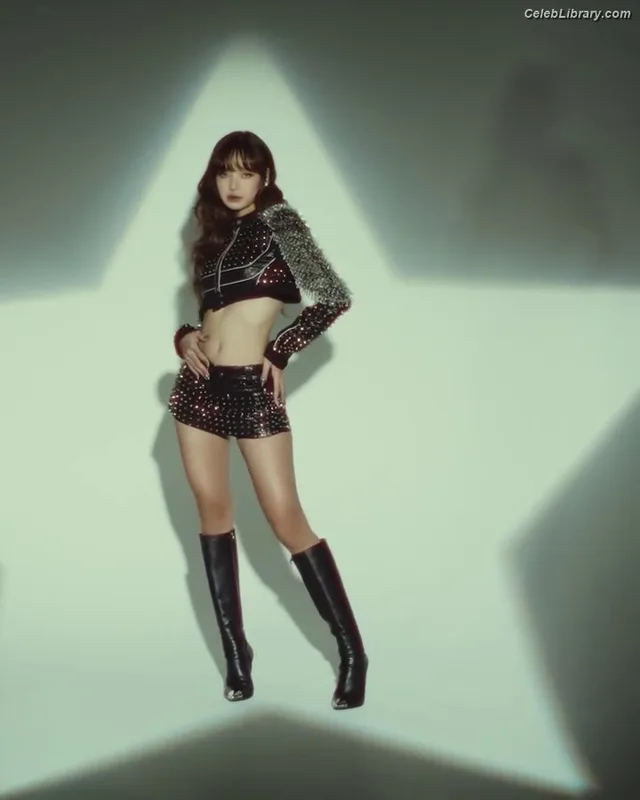 Lisa  BLΛƆKPIИK (Blackpink) photo 20 of 6190