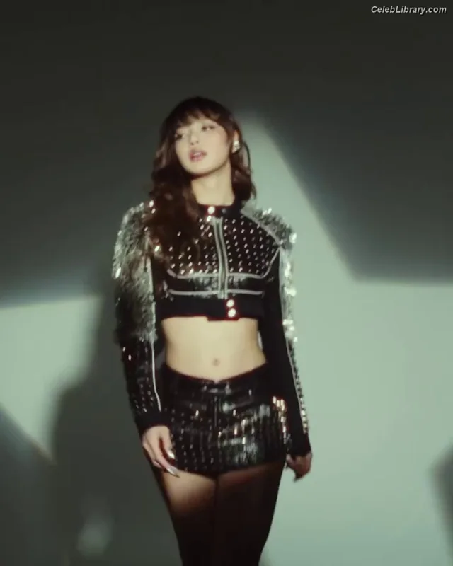 Lisa  BLΛƆKPIИK (Blackpink) photo 1 of 6190