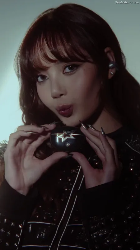 Lisa BLΛƆKPIИK (Blackpink) photo 2 of 6190