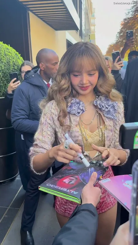Lisa  BLΛƆKPIИK (Blackpink) photo 16 of 6190
