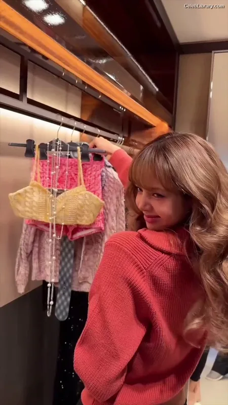 Lisa  BLΛƆKPIИK (Blackpink) photo 2 of 6190