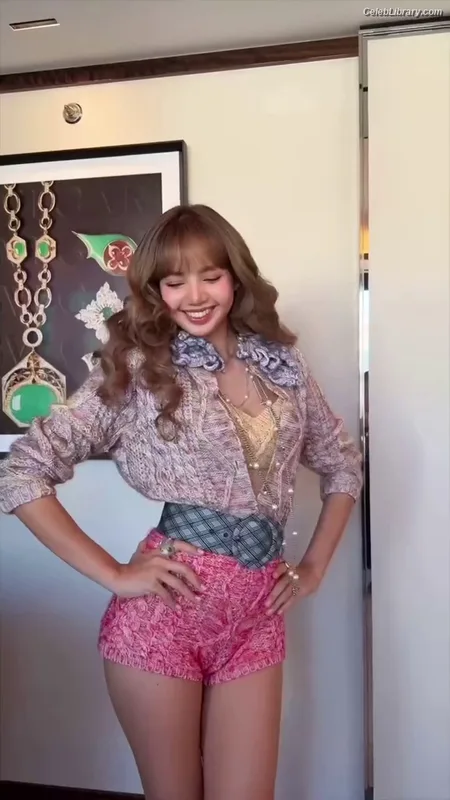 Lisa  BLΛƆKPIИK (Blackpink) photo 4 of 6190