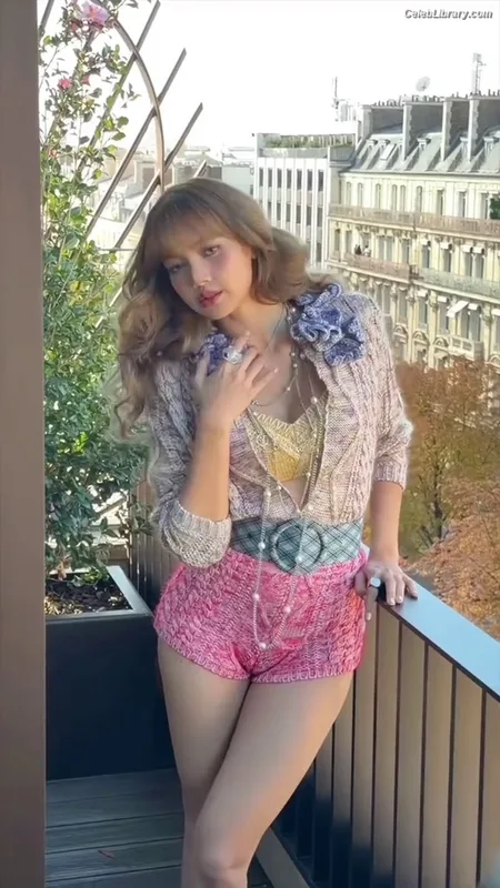 Lisa  BLΛƆKPIИK (Blackpink) photo 8 of 6190
