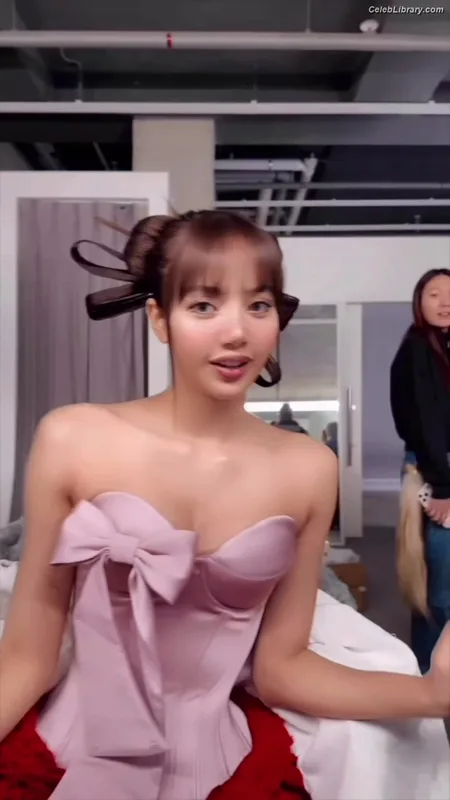 Lisa  BLΛƆKPIИK (Blackpink) photo 24 of 6190