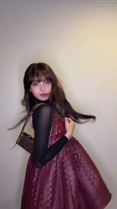 Lisa  BLΛƆKPIИK (Blackpink) photo 15 of 6190