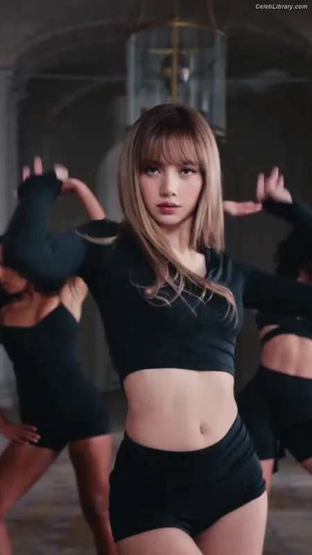 Lisa  BLΛƆKPIИK (Blackpink) photo 18 of 6190