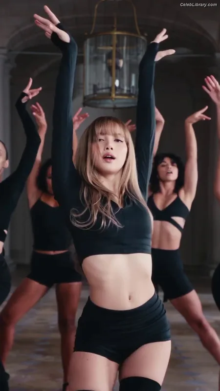 Lisa  BLΛƆKPIИK (Blackpink) photo 19 of 6190