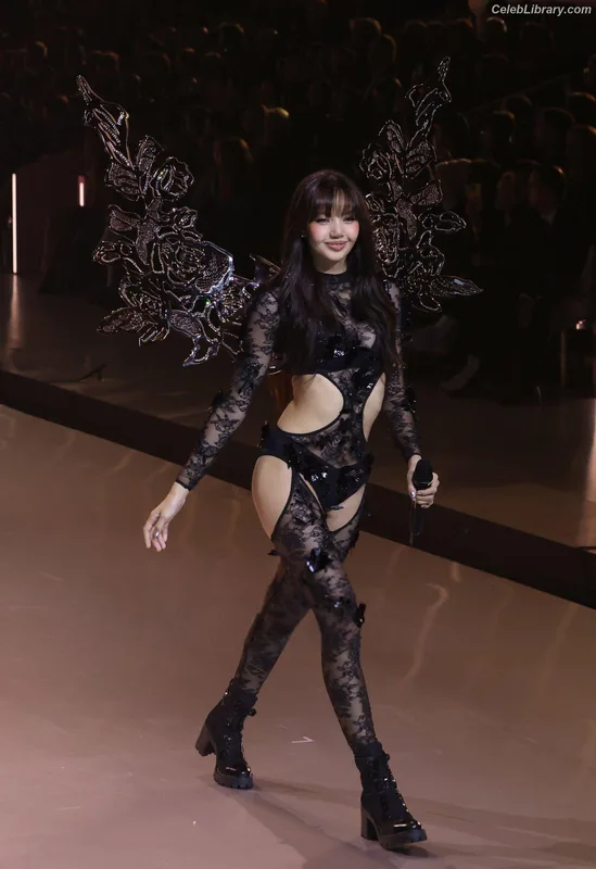Lisa  BLΛƆKPIИK (Blackpink) photo 5 of 6190