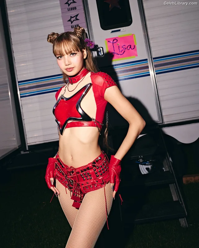 Lisa  BLΛƆKPIИK (Blackpink) photo 11 of 6190