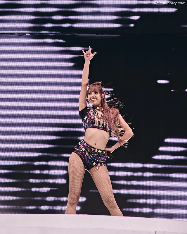 Lisa  BLΛƆKPIИK (Blackpink) photo 1 of 6190