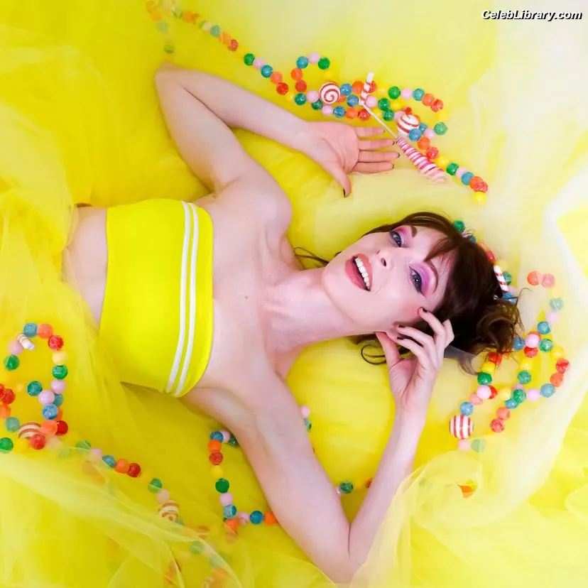 Lisa Foiles photo 13 of 707