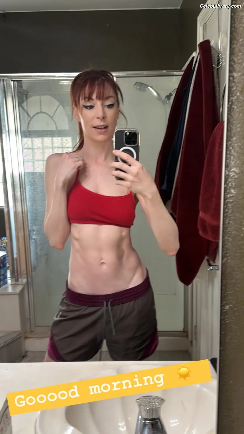 Lisa Foiles photo 4 of 707