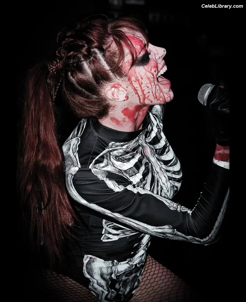 Lisa Foiles photo 5 of 707