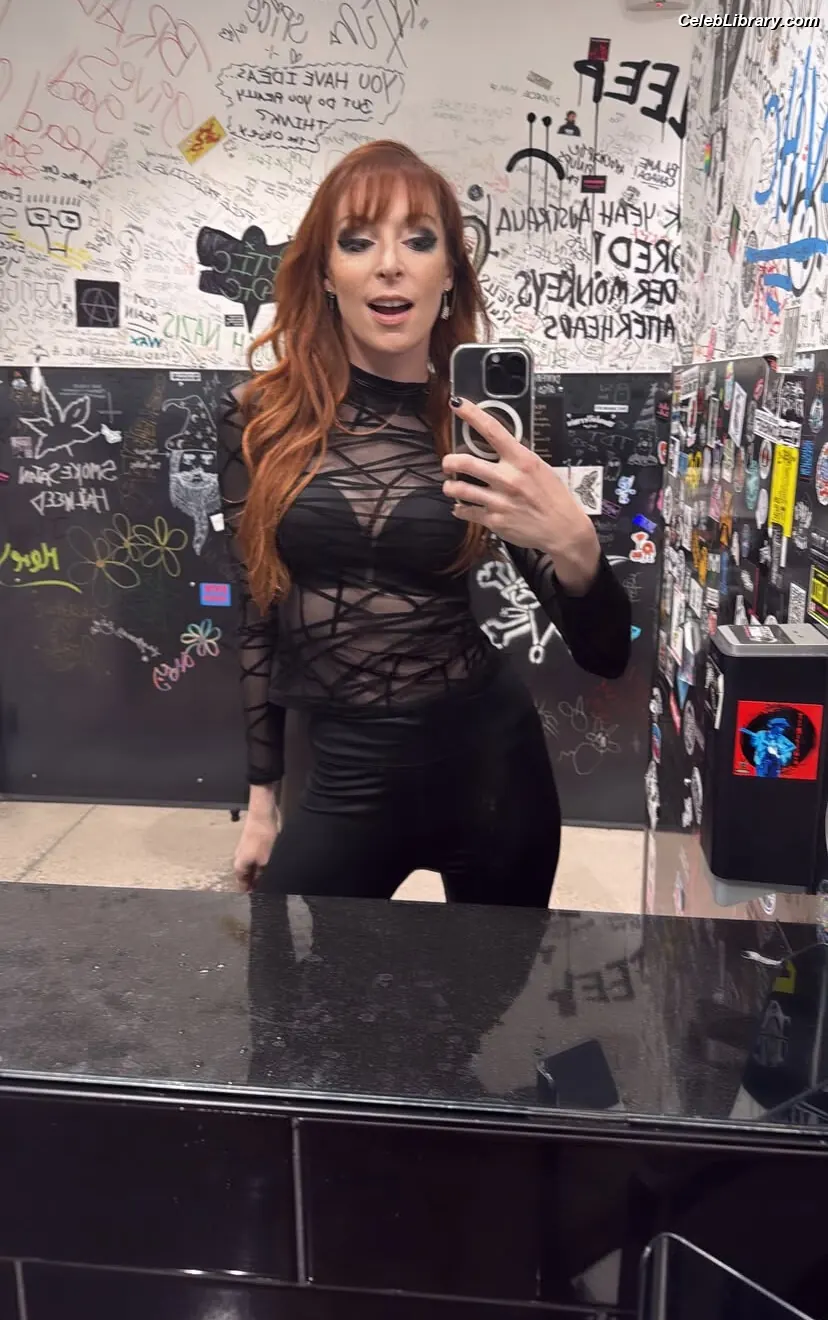 Lisa Foiles photo 12 of 707