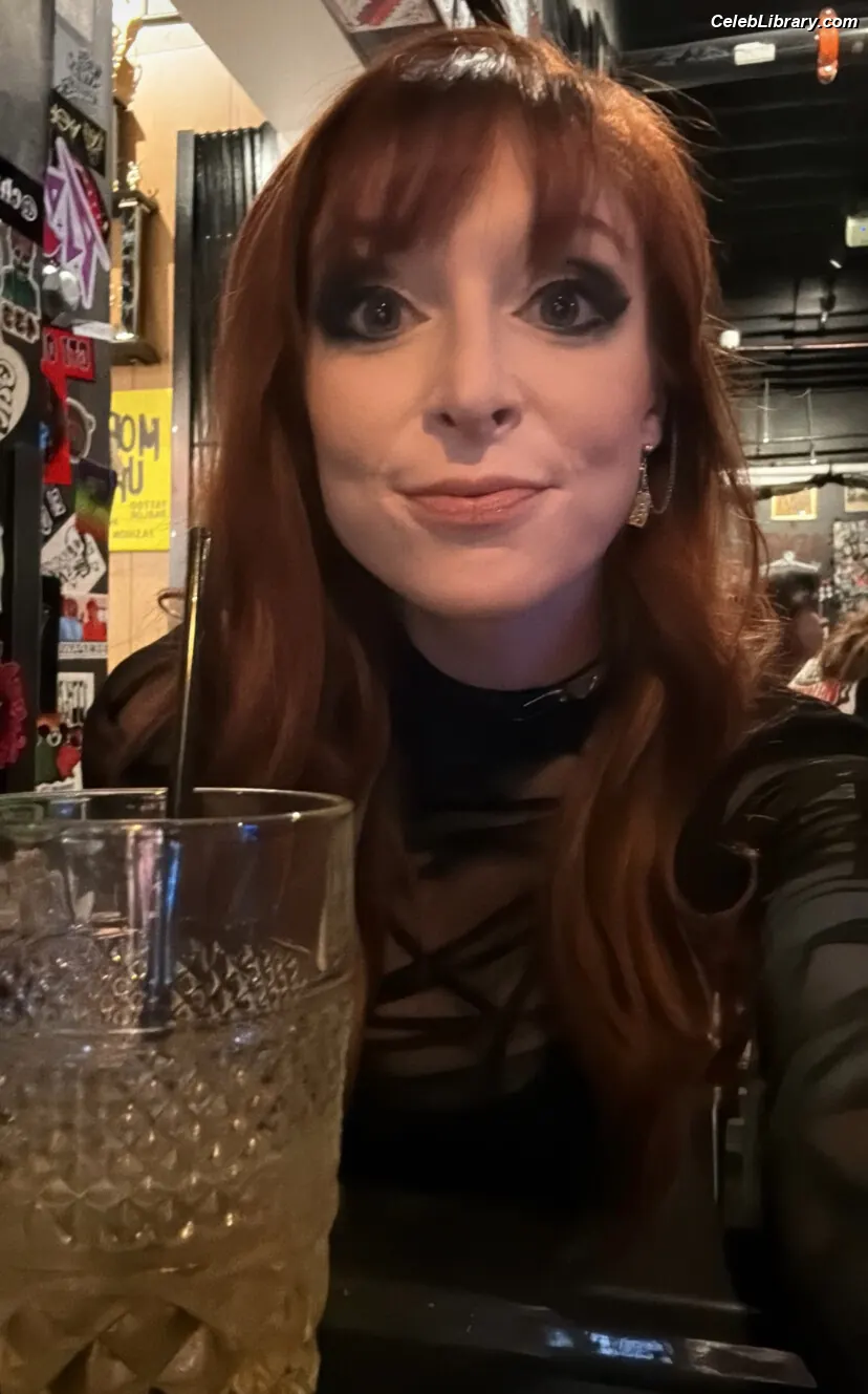 Lisa Foiles photo 13 of 707