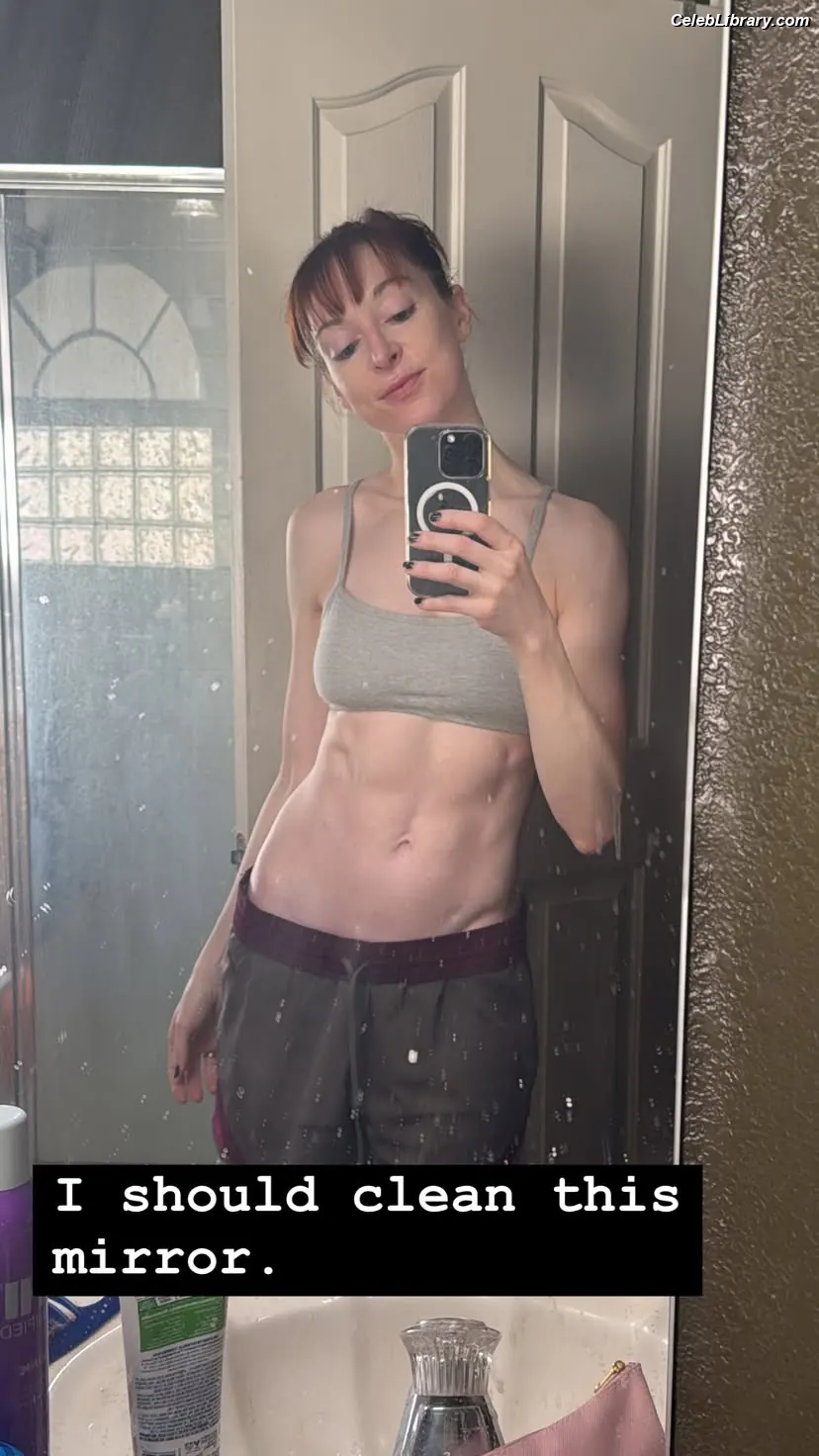Lisa Foiles photo 14 of 707