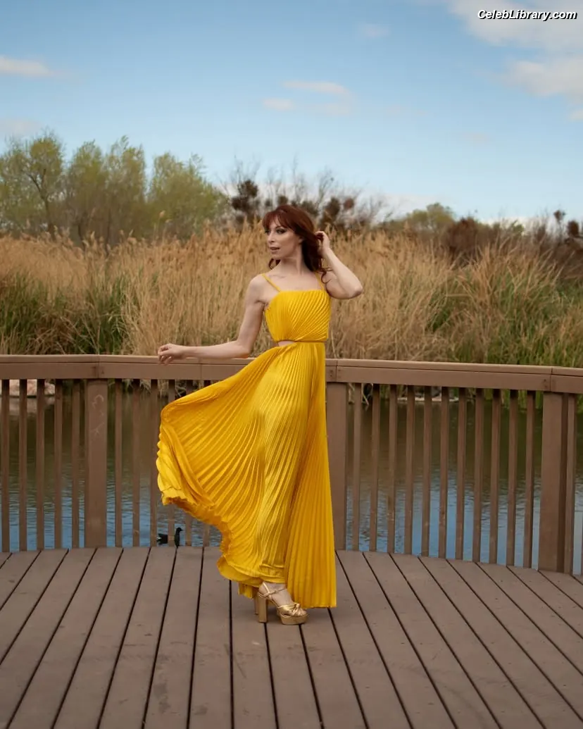 Lisa Foiles photo 2 of 707