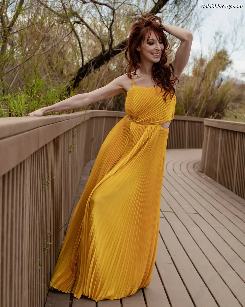 Lisa Foiles photo 8 of 707