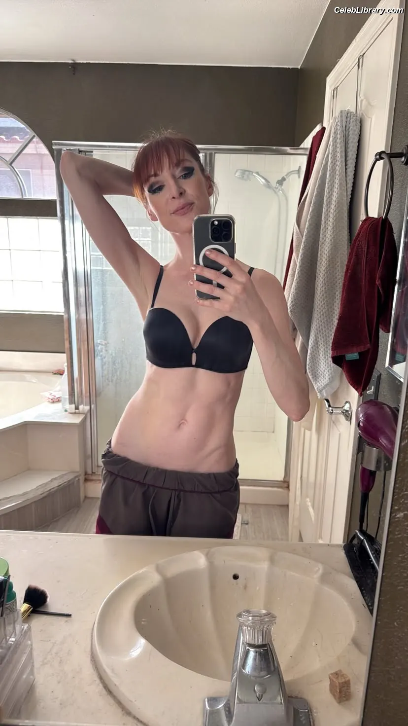 Lisa Foiles photo 9 of 707