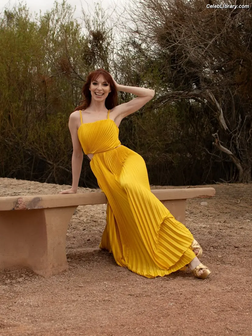 Lisa Foiles photo 20 of 707