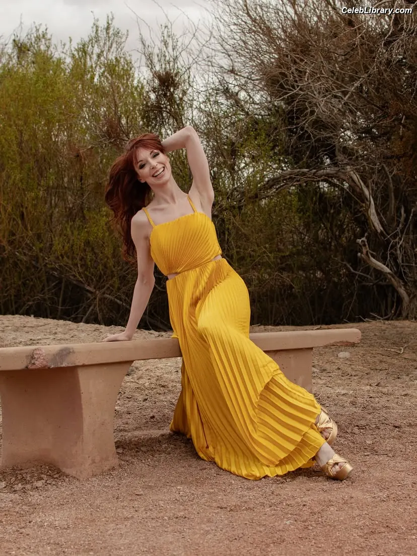Lisa Foiles photo 21 of 707