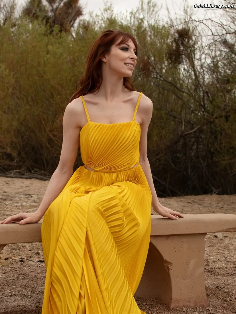 Lisa Foiles photo 3 of 707