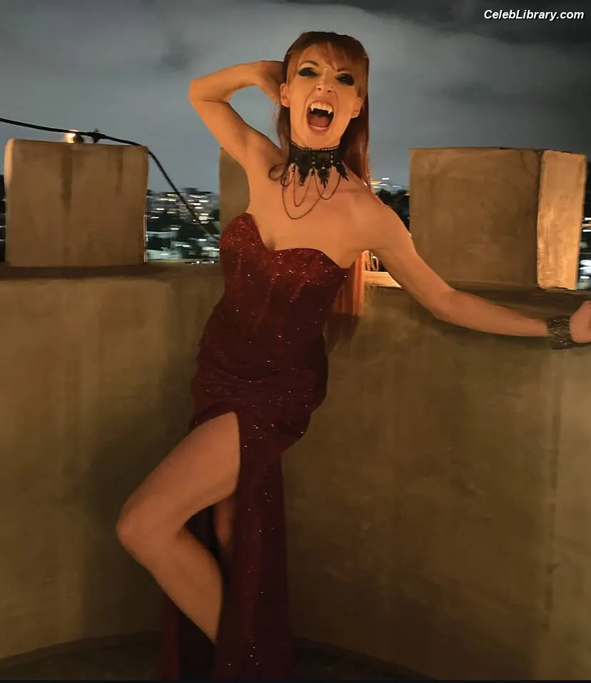 Lisa Foiles photo 20 of 707